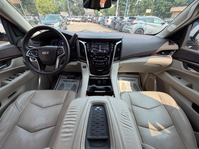 Used 2017 Cadillac Escalade ESV Luxury AWD/4WD image 13