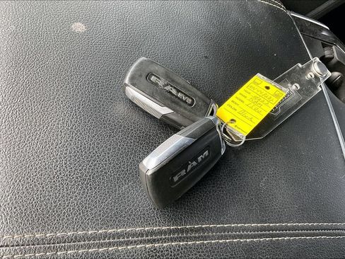 Used 2022 RAM 1500 Big Horn AWD/4WD image 13