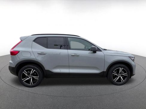 Used 2024 Volvo XC40 B5 Core AWD/4WD image 16