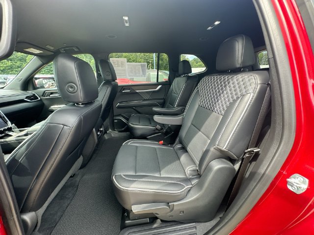 Used 2025 GMC Acadia Denali w/ LPO, Floor Liner Package FWD image 29