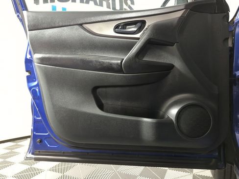 Used 2018 Nissan Rogue Sport S image 8