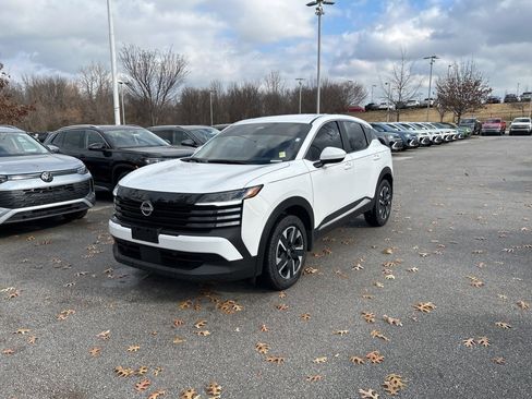 Used 2025 Nissan Kicks SV image 7