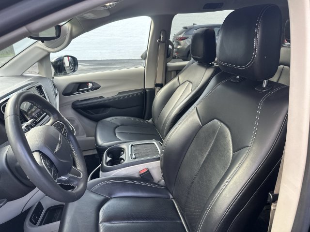 Used 2024 Chrysler Pacifica Limited FWD image 15