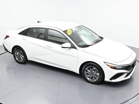 Used 2024 Hyundai Elantra SEL FWD image 36