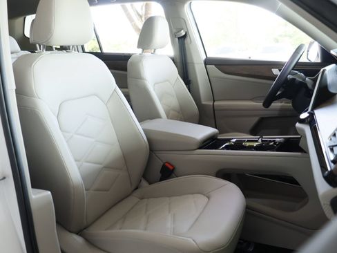 Certified 2026 Volkswagen Atlas SE FWD image 22