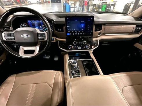 Used 2023 Ford Expedition Limited RWD image 15