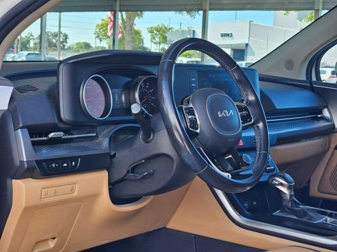 Used 2022 Kia Carnival LX FWD image 14