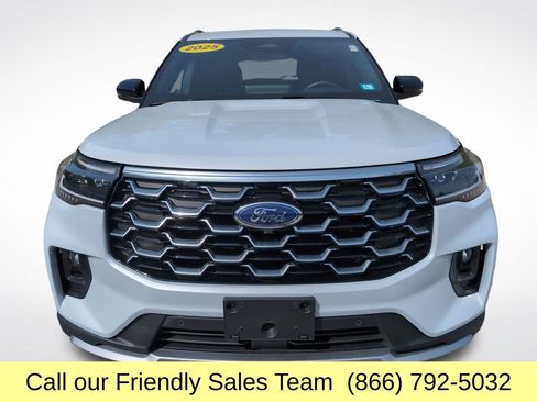 Used 2025 Ford Explorer Platinum w/ Ultimate Package AWD/4WD image 10