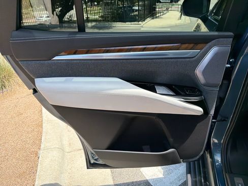 Certified 2025 Cadillac Escalade Sport Platinum AWD/4WD image 34