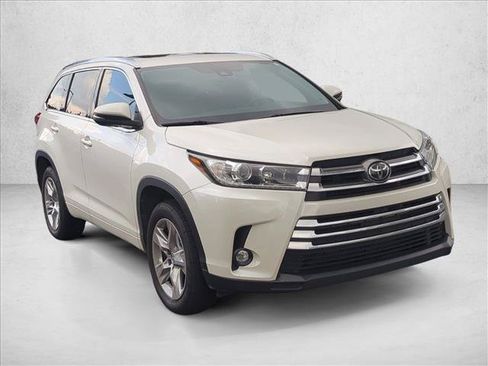 Used 2019 Toyota Highlander Limited FWD image 3