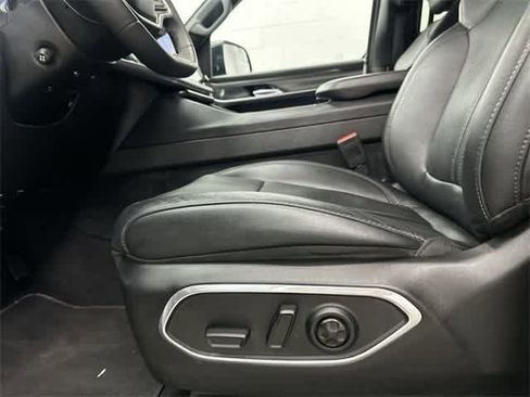 Used 2023 Jeep Wagoneer L Series III w/ Preferred Equipment Group image 27