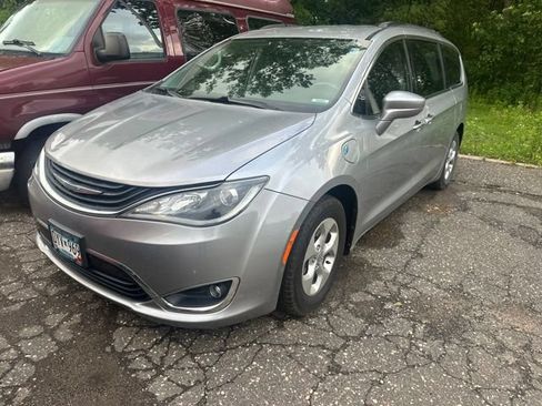 Used 2017 Chrysler Pacifica Premium FWD image 6