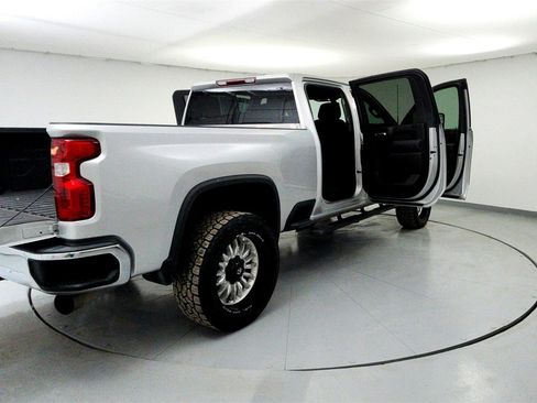 Used 2022 Chevrolet Silverado 2500 LT w/ Convenience Package image 12