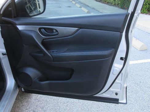 Used 2019 Nissan Rogue Sport S image 27