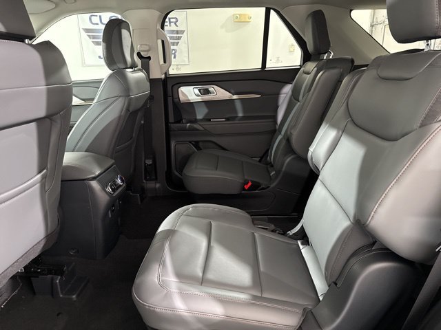 Used 2026 Ford Explorer Active w/ Active Comfort Package AWD/4WD image 16