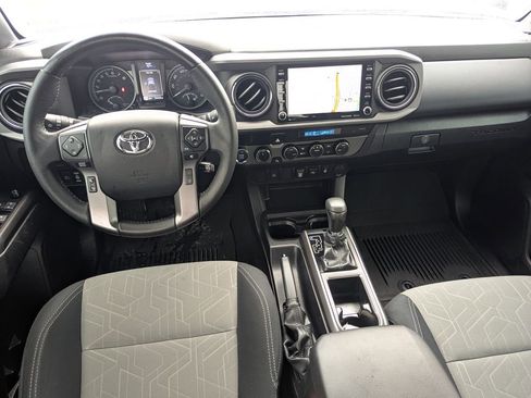 Used 2022 Toyota Tacoma TRD Sport AWD/4WD image 31