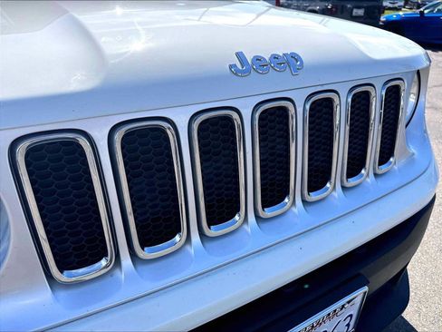 Used 2017 Jeep Renegade Limited FWD image 31