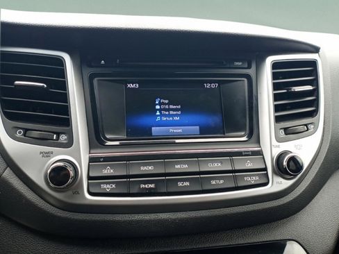 Used 2017 Hyundai Tucson SE image 18