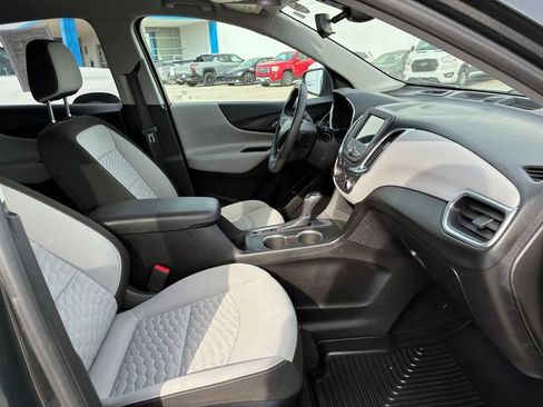 Used 2019 Chevrolet Equinox LT w/ Driver Convenience Package image 16