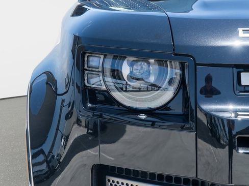 New 2025 Land Rover Defender 110 X-Dynamic SE image 10