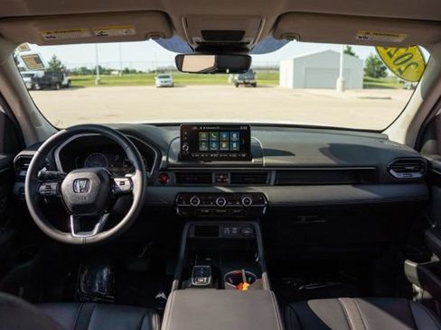 Used 2025 Honda Pilot EX-L image 15
