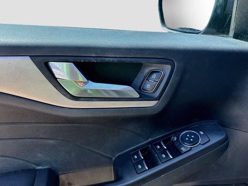 Used 2021 Ford Escape SE w/ Convenience Package FWD image 9