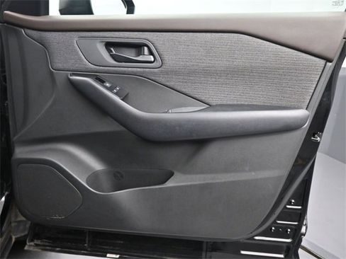 Used 2023 Nissan Rogue S image 20