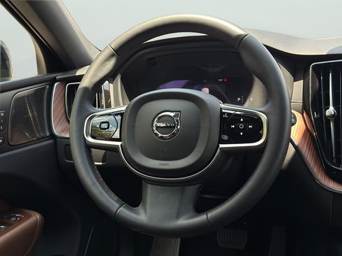 Used 2024 Volvo XC60 B5 Ultimate AWD/4WD image 19