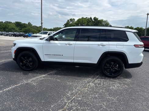 Used 2023 Jeep Grand Cherokee L Limited w/ Luxury Tech Group II AWD/4WD image 9