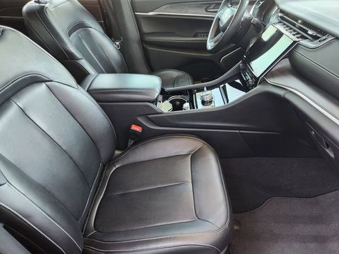 Used 2022 Jeep Grand Cherokee L Limited image 11