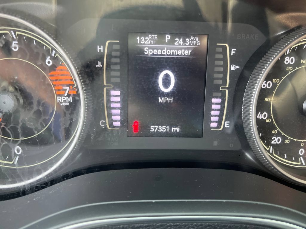 Used 2019 Jeep Cherokee Latitude w/ Popular Appearance Group AWD/4WD image 17