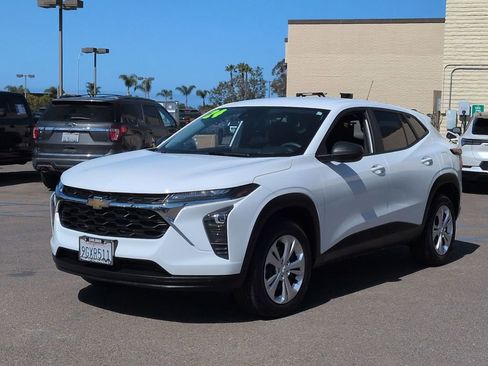 Used 2024 Chevrolet Trax LS FWD image 1