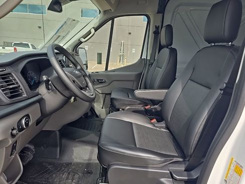New 2025 Ford Transit 250 148 Medium Roof RWD image 3