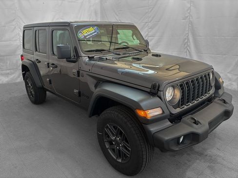Used 2025 Jeep Wrangler Sport S AWD/4WD image 10