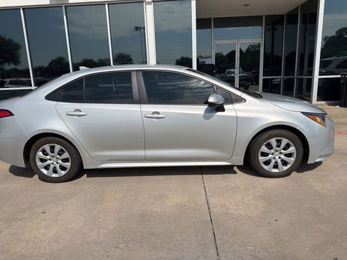 Used 2024 Toyota Corolla LE FWD image 5