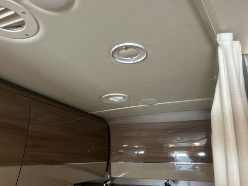 Used 2015 Mercedes-Benz Sprinter 3500 image 40