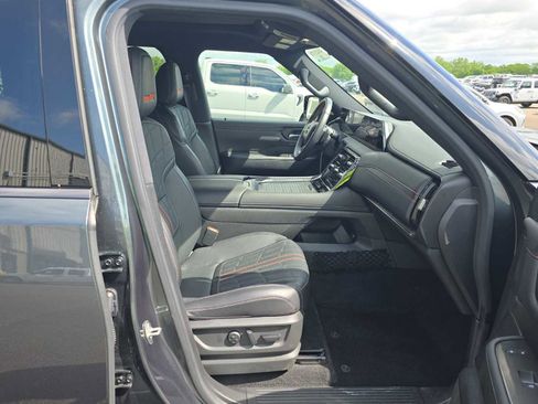 Used 2025 Nissan Armada PRO-4X w/ Pro-4X Premium Package AWD/4WD image 3