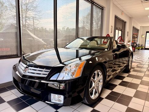 Used 2006 Cadillac XLR image 19