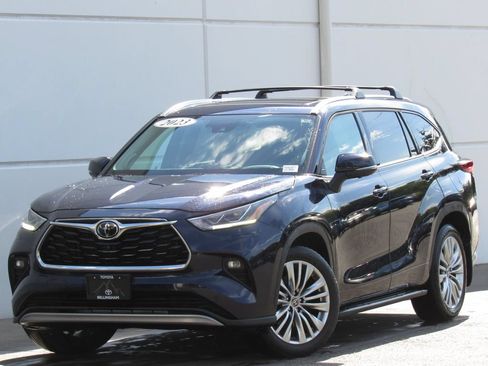 Used 2023 Toyota Highlander Platinum AWD/4WD image 1
