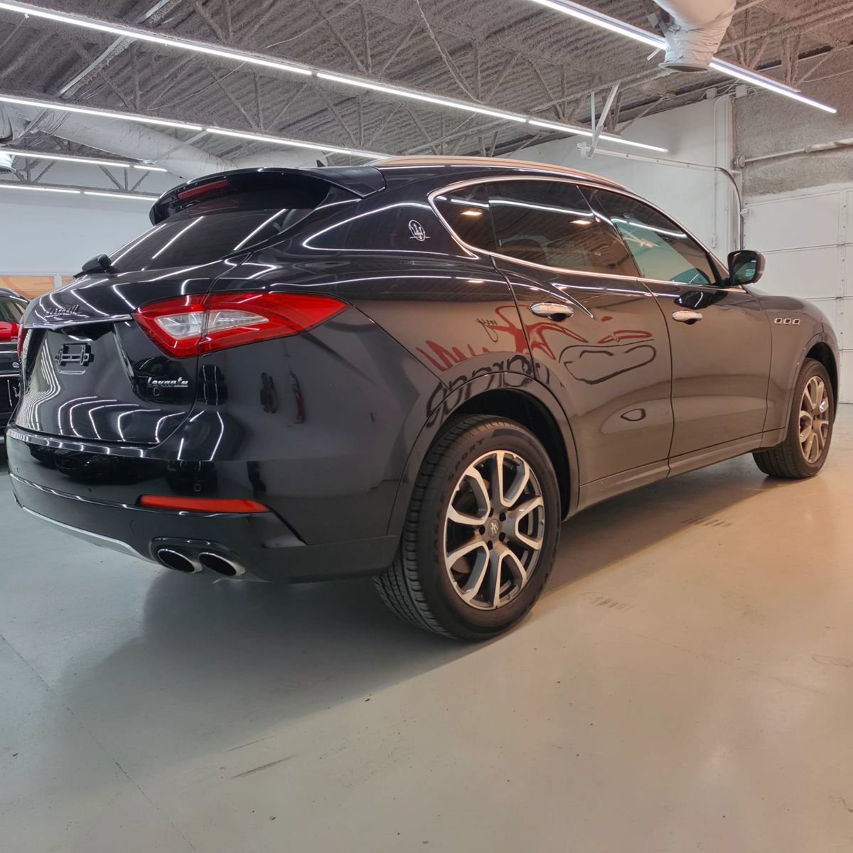 Used 2017 Maserati Levante w/ Luxury Package AWD/4WD image 29