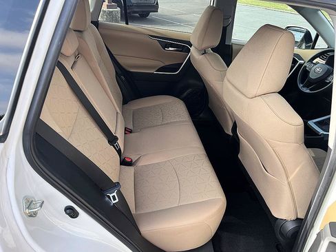 Used 2024 Toyota RAV4 XLE w/ Convenience Package FWD image 16