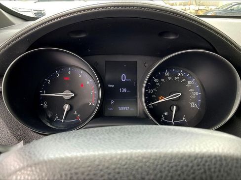 Used 2019 Toyota C-HR LE FWD image 13