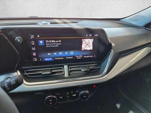 Used 2025 Chevrolet Trax LT FWD image 13