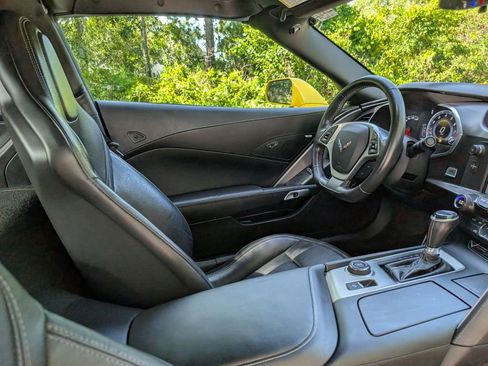 Used 2019 Chevrolet Corvette Stingray Coupe w/ 1LT RWD image 11