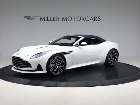 Used 2024 Aston Martin DB12 Convertible image 13