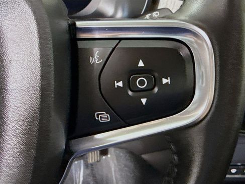 Used 2024 Volvo XC40 B5 Plus image 15