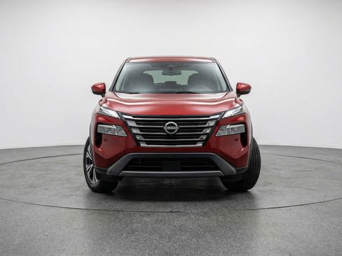 Used 2025 Nissan Rogue SV image 2