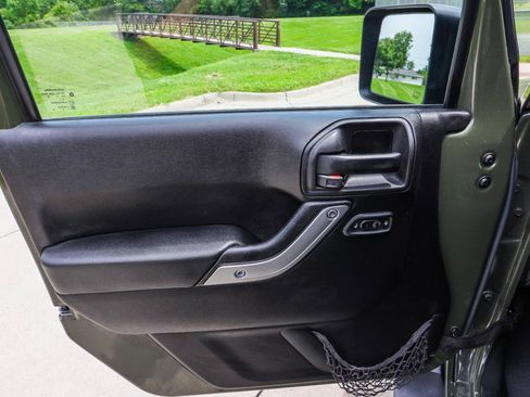 Used 2015 Jeep Wrangler Unlimited Sahara AWD/4WD image 23