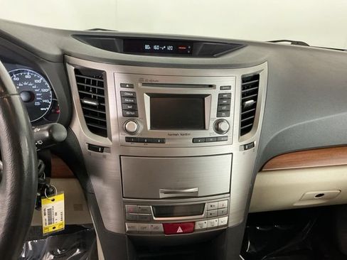 Used 2014 Subaru Outback 2.5i Limited w/ Moonroof Package AWD/4WD image 18