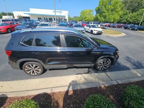 Used 2022 Volkswagen Taos SE FWD image 10